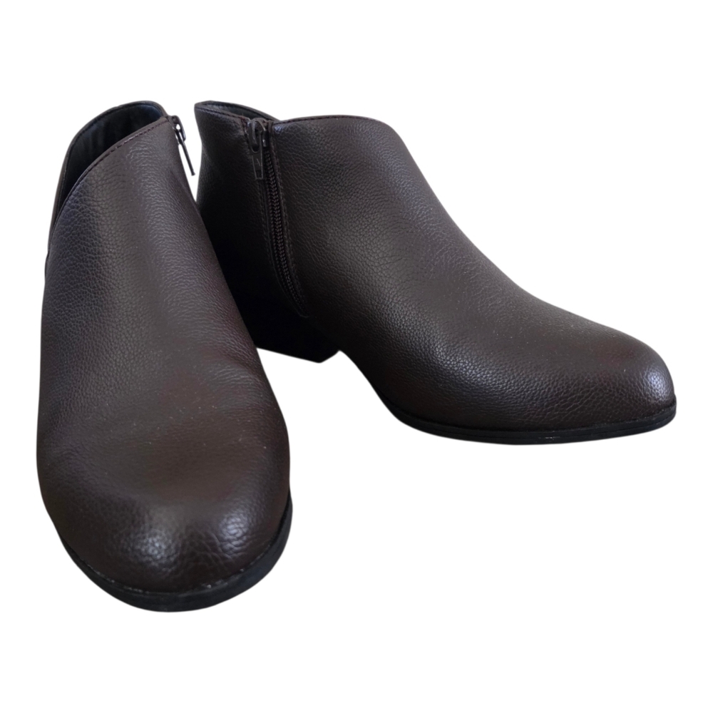 Aerosoles Cayu women's 7.5 ankle booties in a brown, Asymmetrical Design